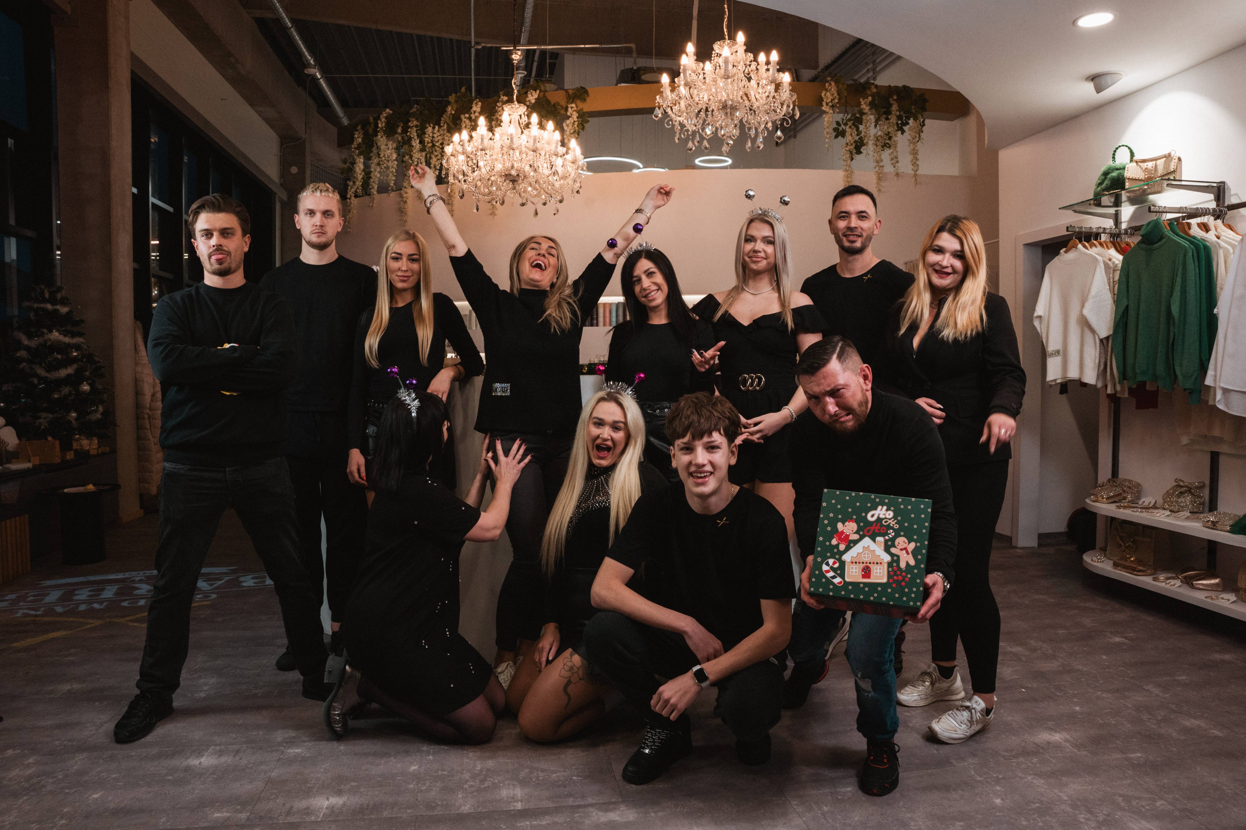 <p>Hledáte práci, kde nebudete jen stříhat, ale budete tvořit styl a budovat vztahy? &nbsp;V Goldman Barber se soustředíme na preciznost, atmosféru a spokojenost klientů. Přidejte se k nám a<strong> staňte se součástí týmu</strong>, který dělá věci jinak.</p>